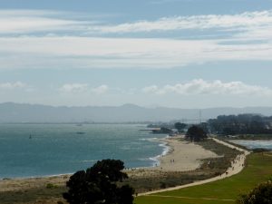 Blick vom Presidio auf Crissy Field und die Bay.