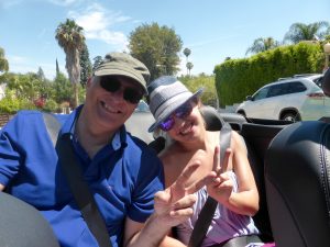 Mit Emma im Cabrio hinten sitzen und die Damen fahren lassen...