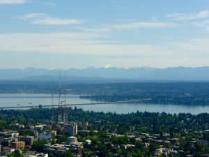 Lake Washington, mit einer schwimmenden Brücke.