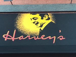 Es gibt eine Bar, die auch Harvey Milk benannt ist > gutes Essen!!